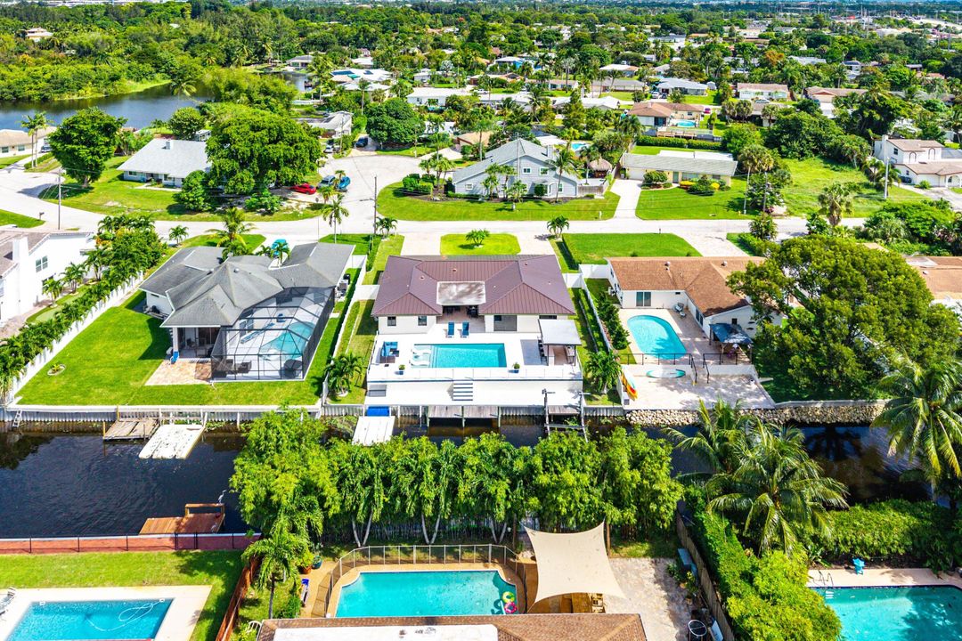 For Sale: $1,495,000 (3 beds, 2 baths, 2356 Square Feet)