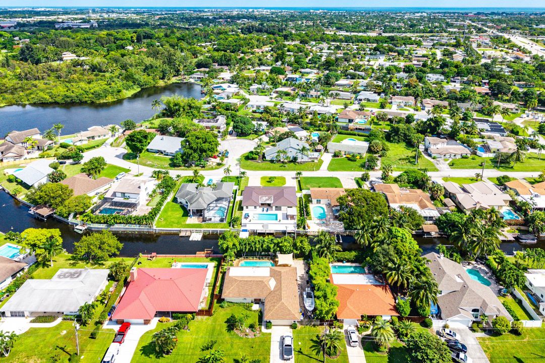 For Sale: $1,495,000 (3 beds, 2 baths, 2356 Square Feet)