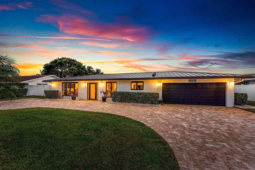 For Sale: $1,495,000 (3 beds, 2 baths, 2356 Square Feet)