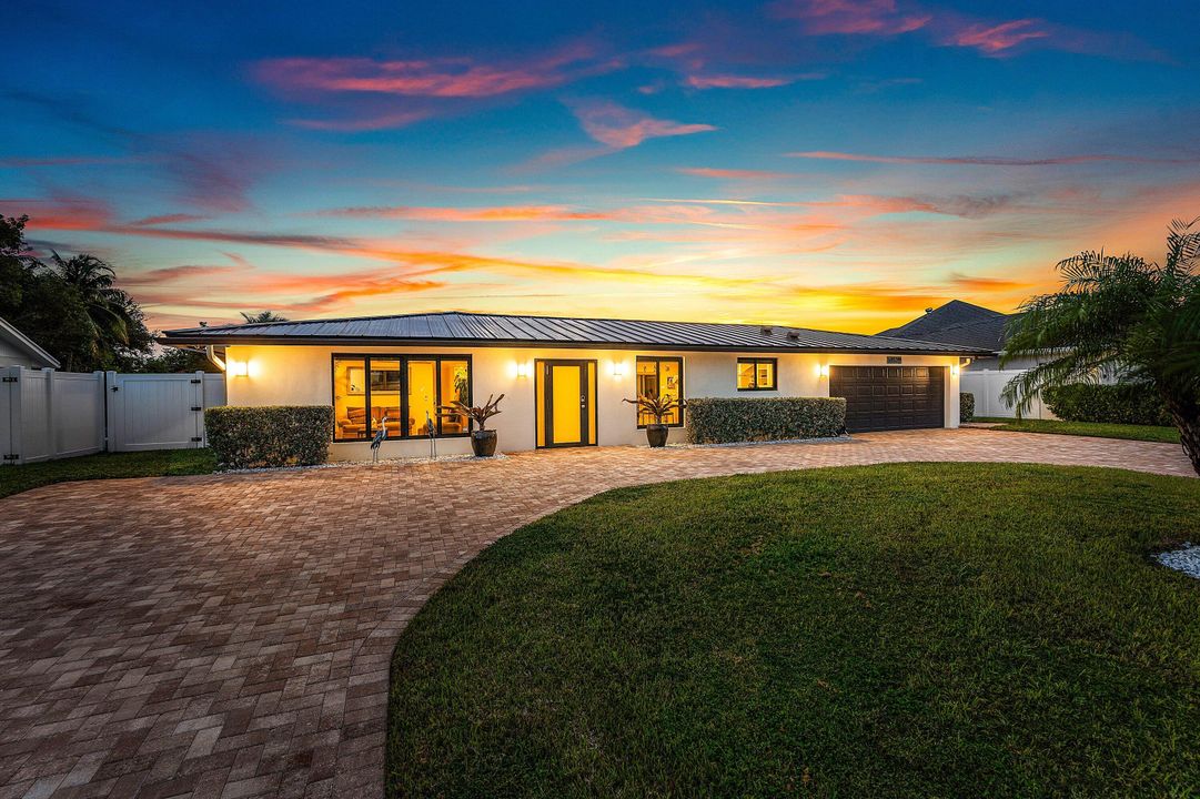 For Sale: $1,495,000 (3 beds, 2 baths, 2356 Square Feet)