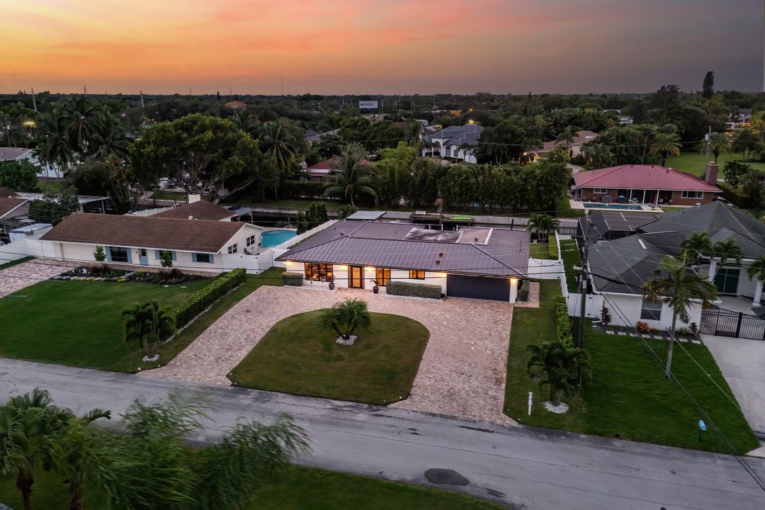 For Sale: $1,495,000 (3 beds, 2 baths, 2356 Square Feet)