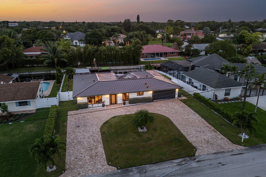 For Sale: $1,495,000 (3 beds, 2 baths, 2356 Square Feet)