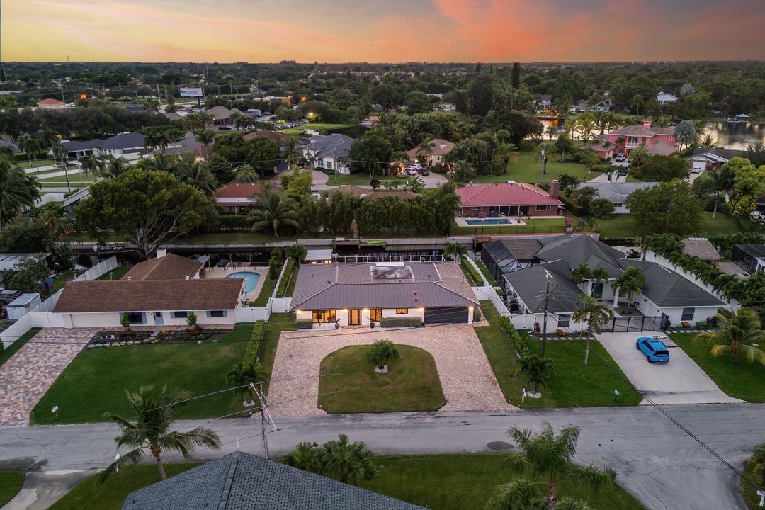 For Sale: $1,495,000 (3 beds, 2 baths, 2356 Square Feet)