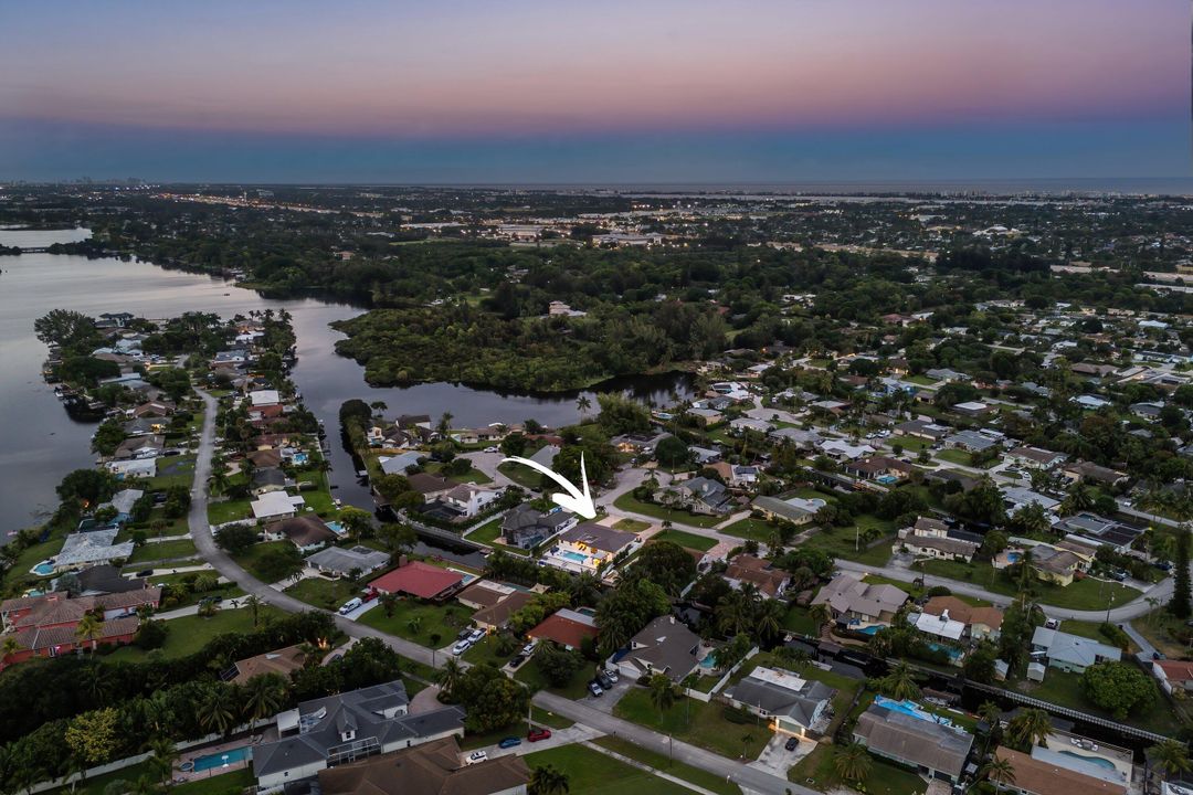 For Sale: $1,495,000 (3 beds, 2 baths, 2356 Square Feet)