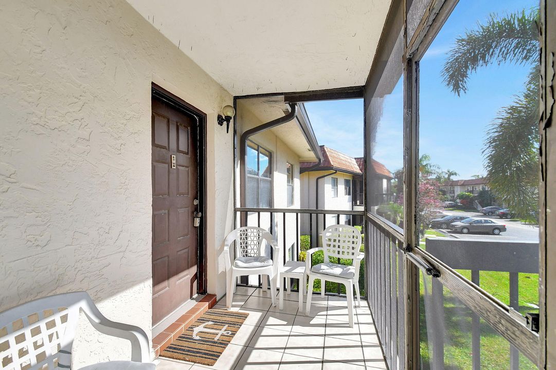 For Sale: $139,000 (2 beds, 2 baths, 735 Square Feet)