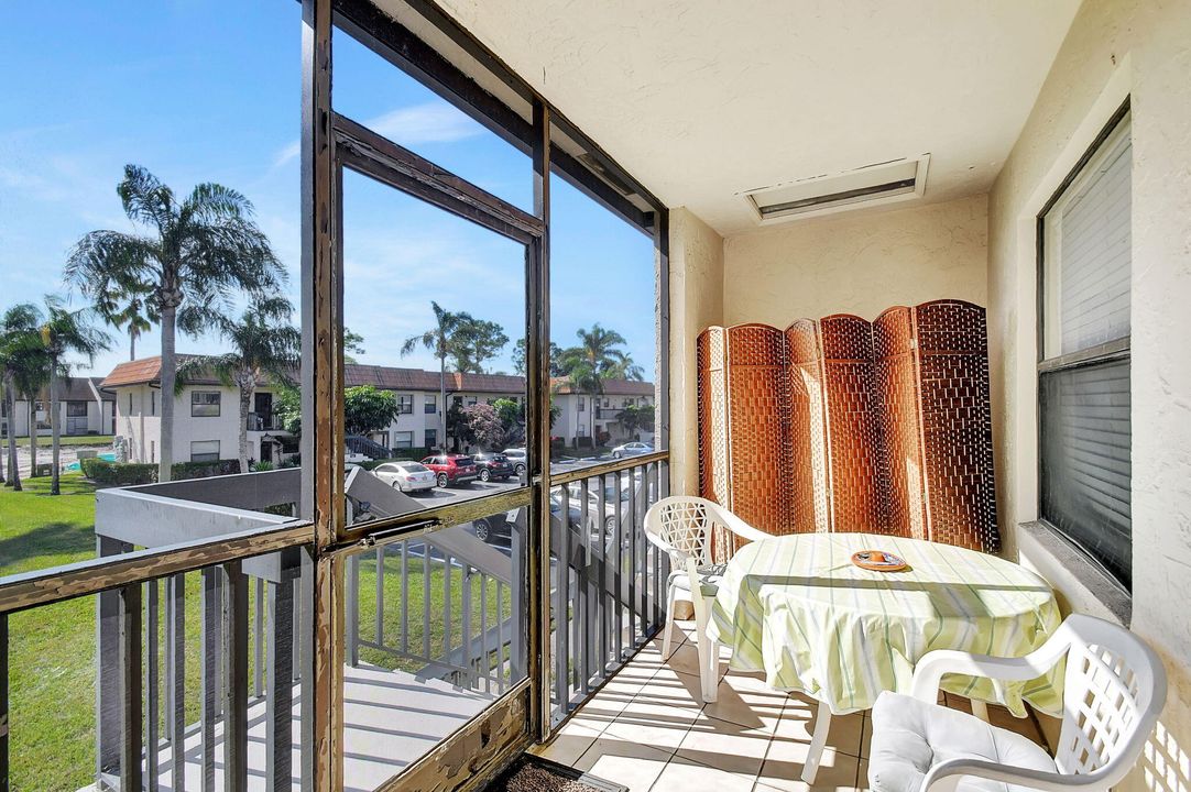 For Sale: $139,000 (2 beds, 2 baths, 735 Square Feet)