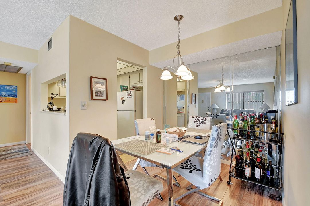 For Sale: $139,000 (2 beds, 2 baths, 735 Square Feet)