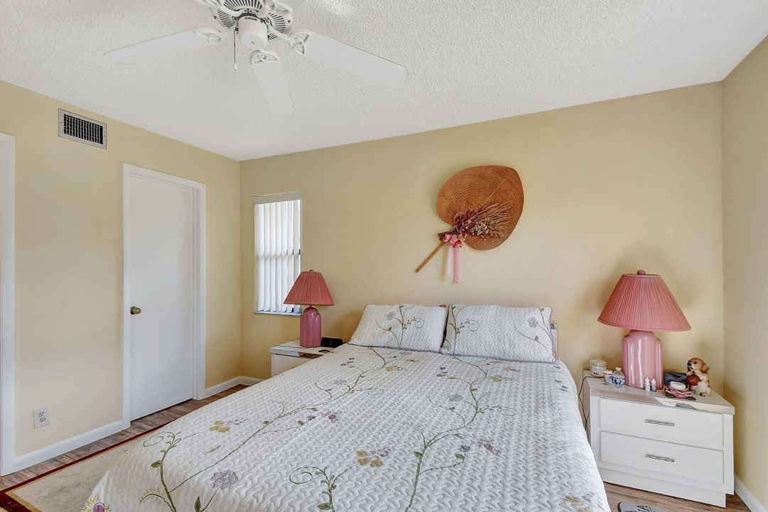 For Sale: $139,000 (2 beds, 2 baths, 735 Square Feet)