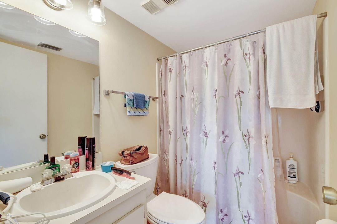 For Sale: $139,000 (2 beds, 2 baths, 735 Square Feet)