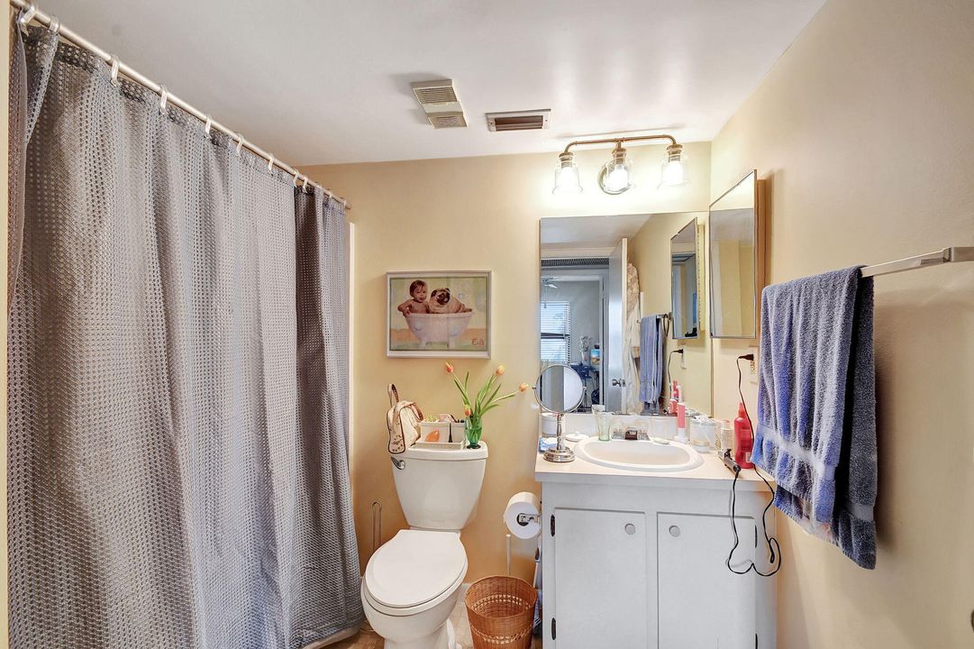 For Sale: $139,000 (2 beds, 2 baths, 735 Square Feet)