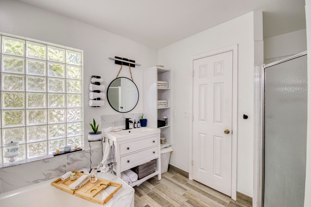 出租: $7,500 (4 贝兹, 2 浴室, 1982 平方英尺)