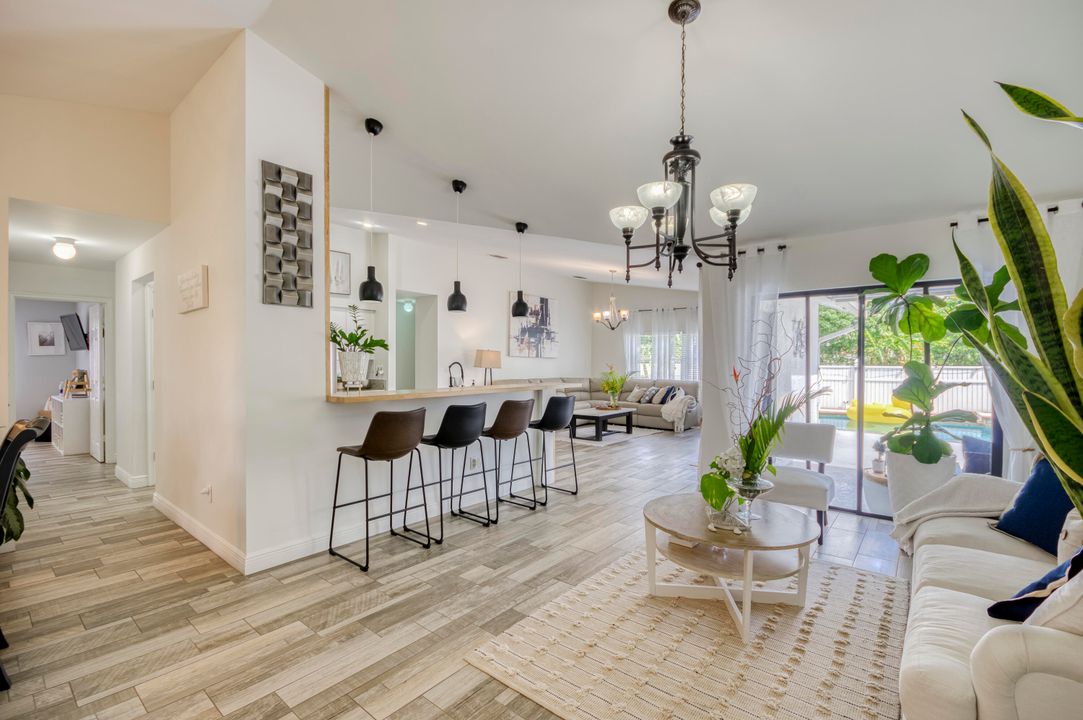 出租: $7,500 (4 贝兹, 2 浴室, 1982 平方英尺)