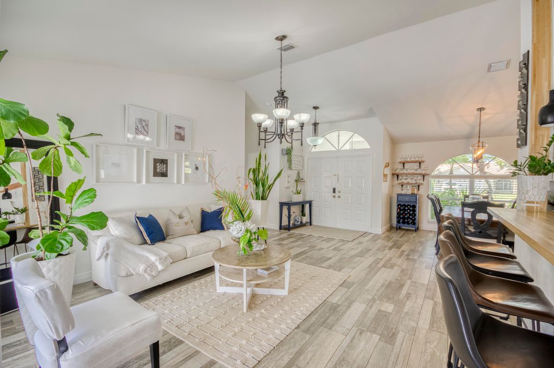 出租: $7,500 (4 贝兹, 2 浴室, 1982 平方英尺)