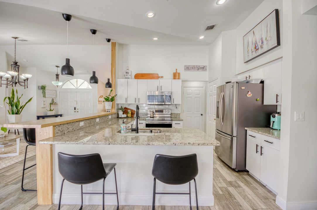 出租: $7,500 (4 贝兹, 2 浴室, 1982 平方英尺)