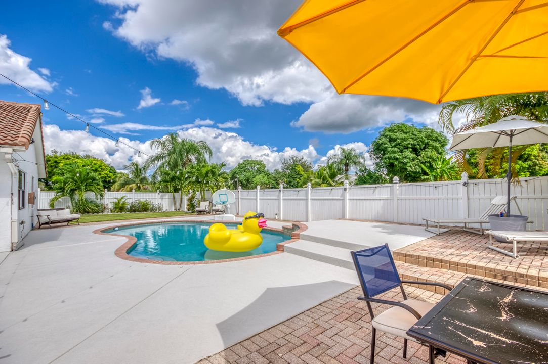 出租: $7,500 (4 贝兹, 2 浴室, 1982 平方英尺)