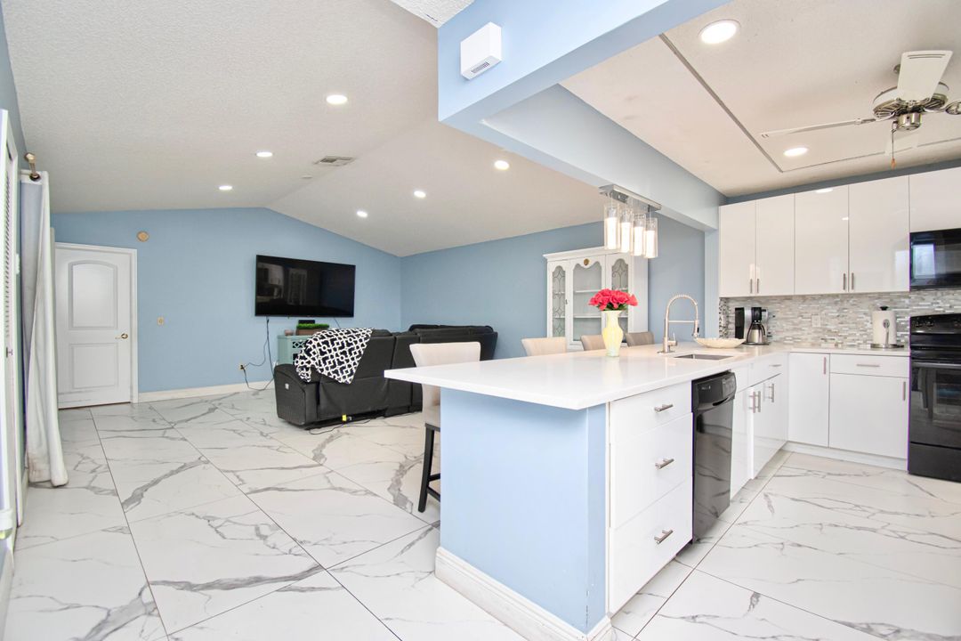 For Sale: $320,000 (2 beds, 2 baths, 1258 Square Feet)