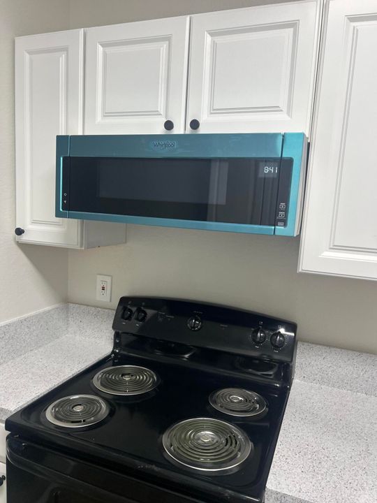 Active With Contract: $2,300 (3 beds, 2 baths, 1338 Square Feet)