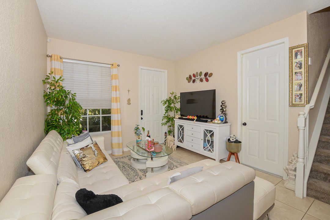 В аренду: $2,000 (3 спален, 2 ванн, 1653 Квадратных фут)