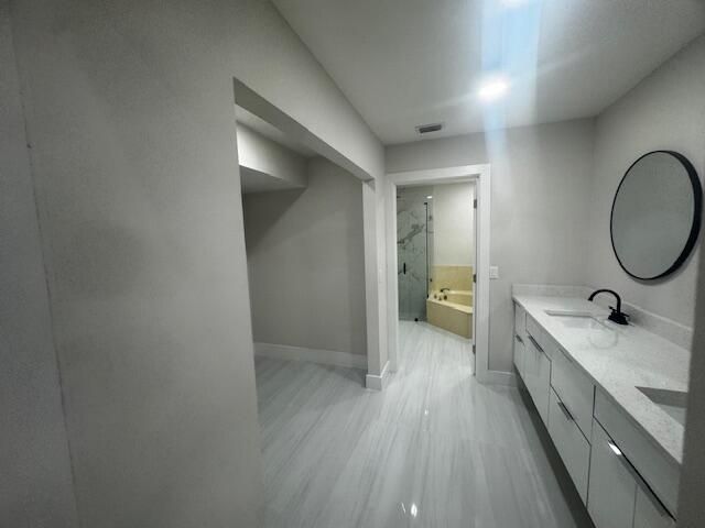 合同活跃: $499,000 (3 贝兹, 2 浴室, 1810 平方英尺)