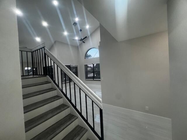 合同活跃: $499,000 (3 贝兹, 2 浴室, 1810 平方英尺)