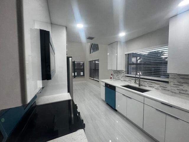 合同活跃: $499,000 (3 贝兹, 2 浴室, 1810 平方英尺)