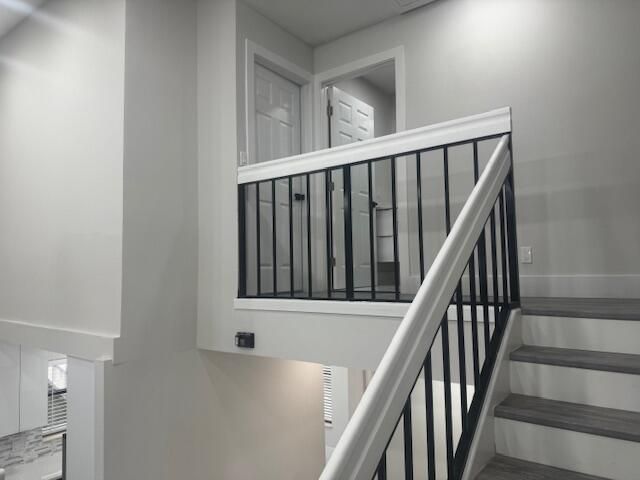 合同活跃: $499,000 (3 贝兹, 2 浴室, 1810 平方英尺)