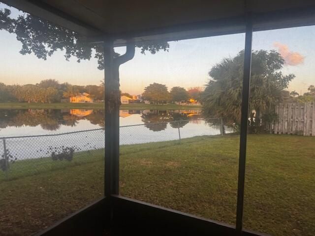 合同活跃: $499,000 (3 贝兹, 2 浴室, 1810 平方英尺)