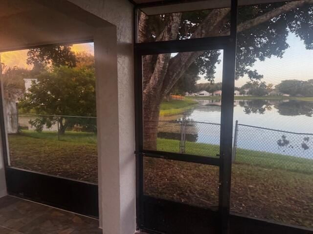 合同活跃: $499,000 (3 贝兹, 2 浴室, 1810 平方英尺)