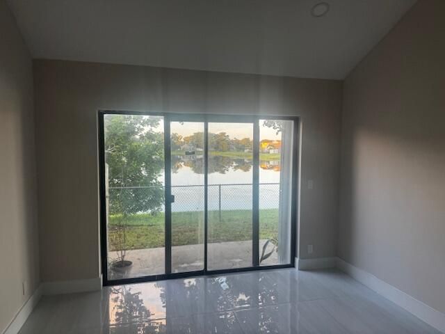 合同活跃: $499,000 (3 贝兹, 2 浴室, 1810 平方英尺)