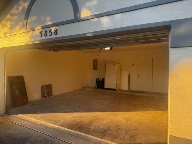 合同活跃: $499,000 (3 贝兹, 2 浴室, 1810 平方英尺)