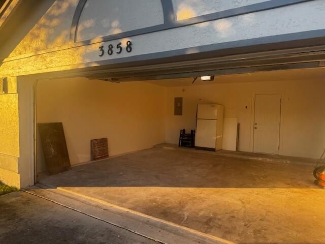 合同活跃: $499,000 (3 贝兹, 2 浴室, 1810 平方英尺)