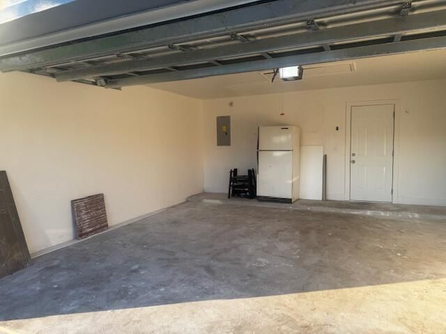 合同活跃: $499,000 (3 贝兹, 2 浴室, 1810 平方英尺)