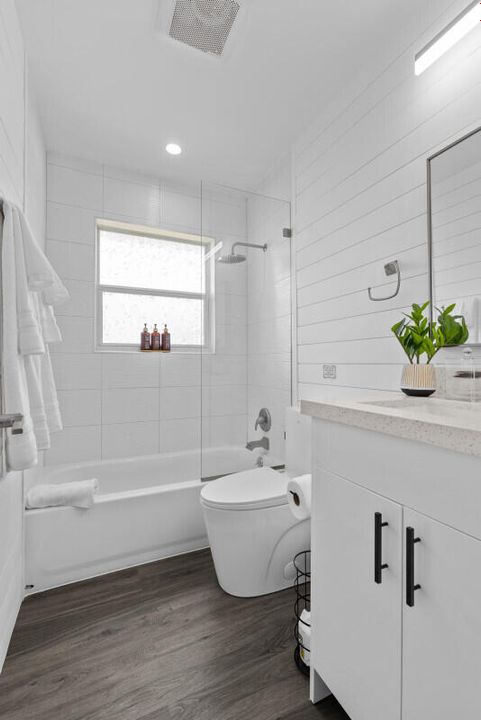 Под контрактом: $595,000 (3 спален, 2 ванн, 1844 Квадратных фут)