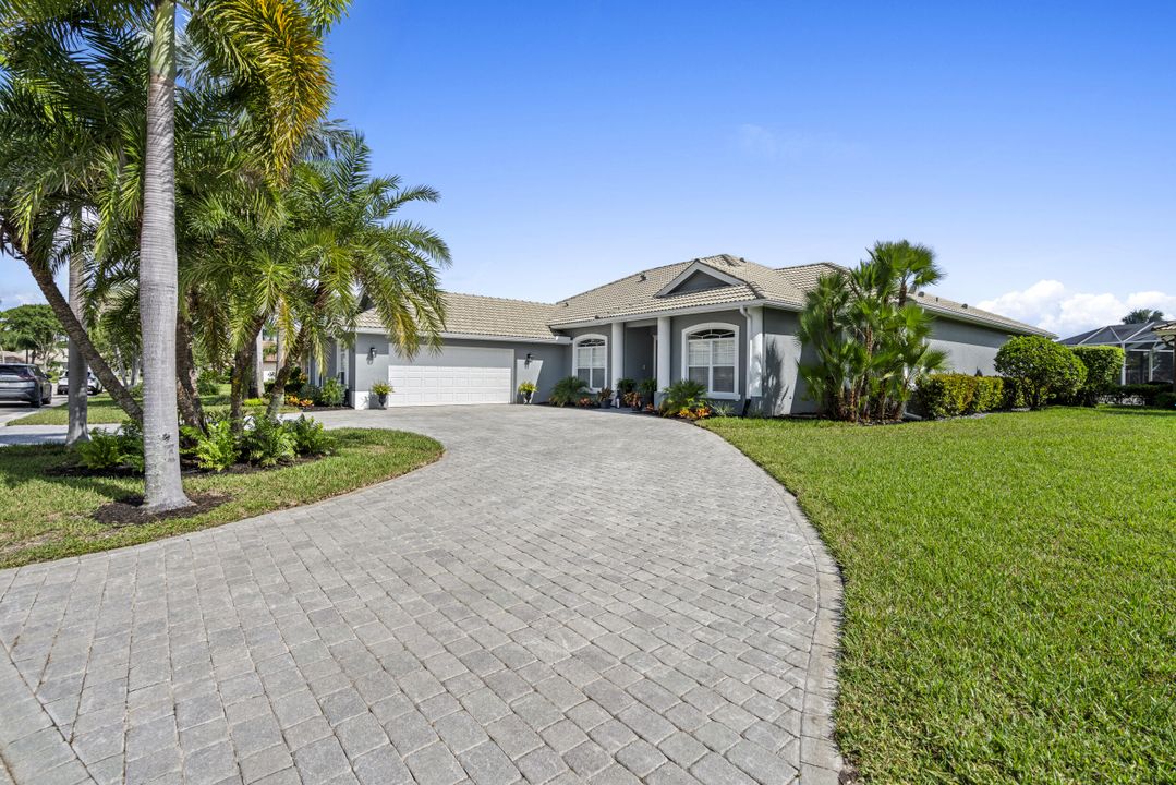 Activo con contrato: $649,000 (4 camas, 3 baños, 2612 Pies cuadrados)