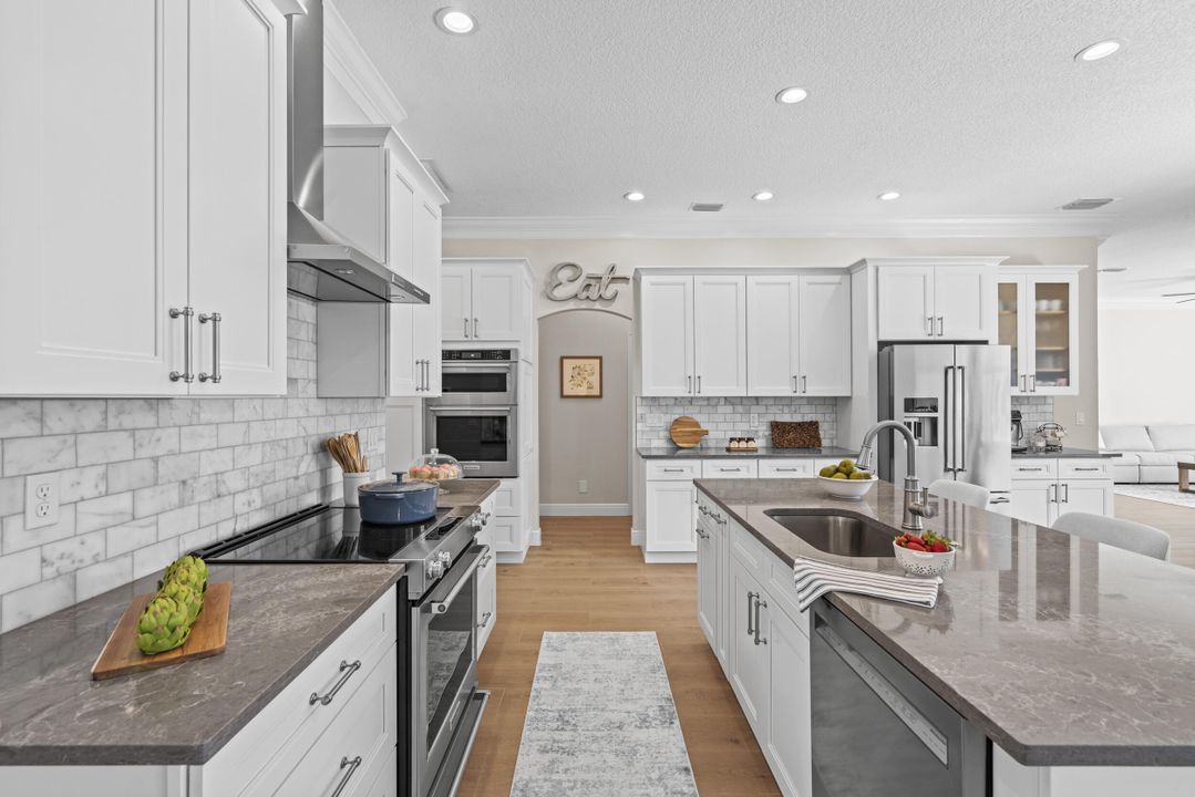 Activo con contrato: $649,000 (4 camas, 3 baños, 2612 Pies cuadrados)