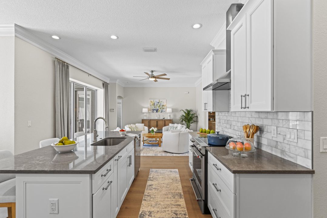 Activo con contrato: $649,000 (4 camas, 3 baños, 2612 Pies cuadrados)