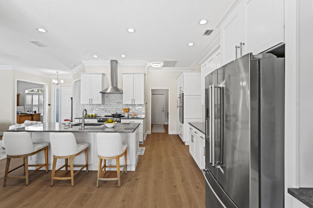 Activo con contrato: $649,000 (4 camas, 3 baños, 2612 Pies cuadrados)