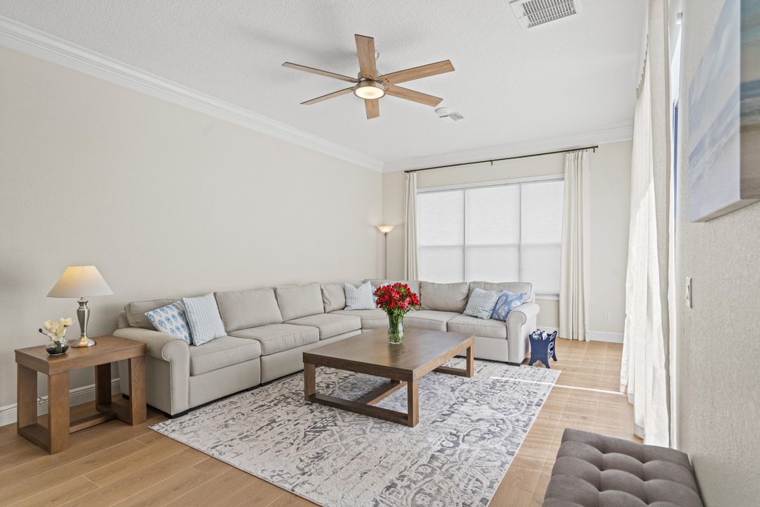 Activo con contrato: $649,000 (4 camas, 3 baños, 2612 Pies cuadrados)