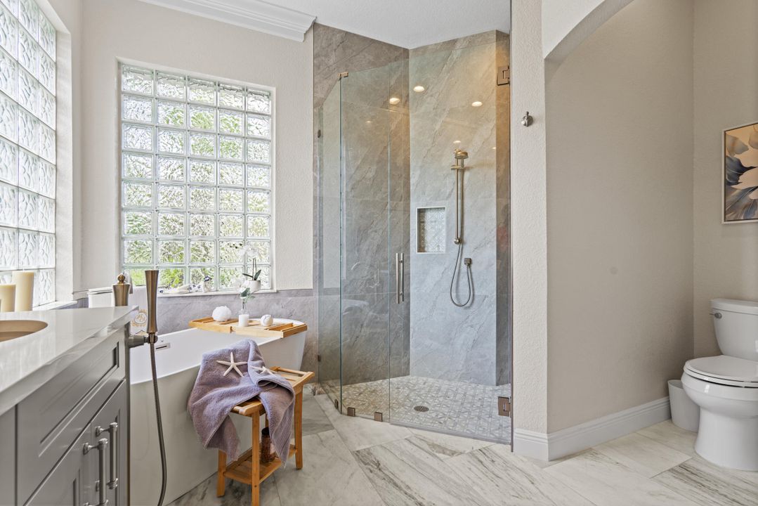 Activo con contrato: $649,000 (4 camas, 3 baños, 2612 Pies cuadrados)