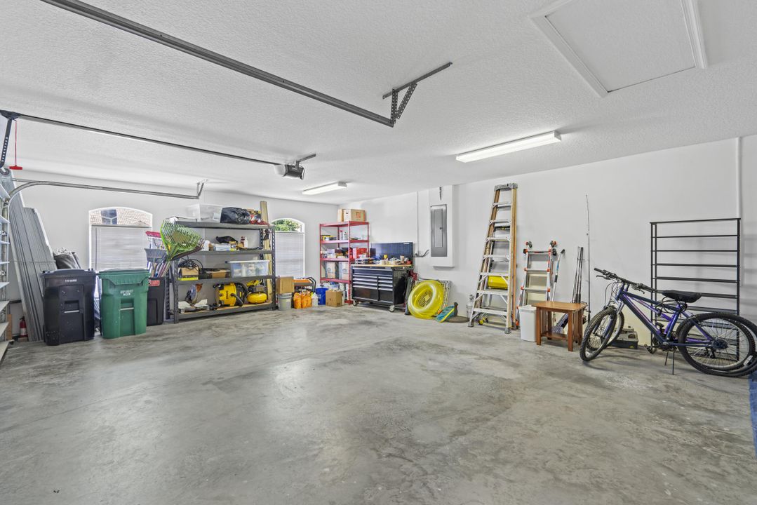 Activo con contrato: $649,000 (4 camas, 3 baños, 2612 Pies cuadrados)