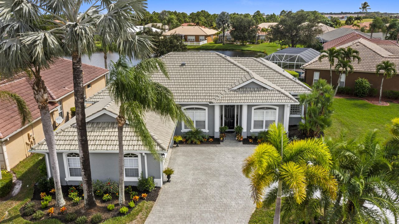 Activo con contrato: $649,000 (4 camas, 3 baños, 2612 Pies cuadrados)