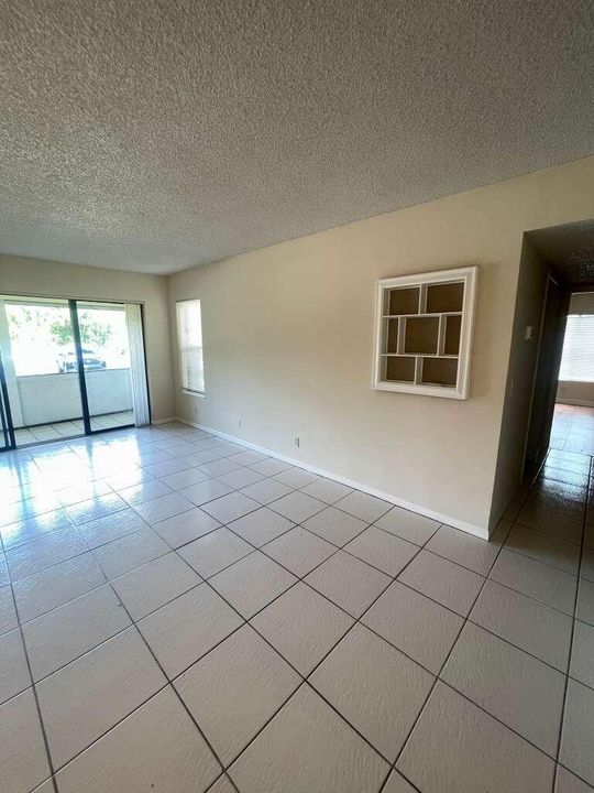 For Rent: $1,900 (2 beds, 2 baths, 1111 Square Feet)