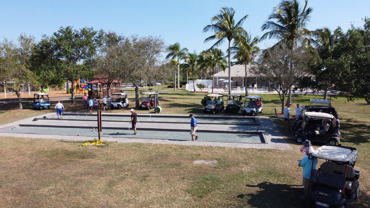 Activo con contrato: $649,000 (4 camas, 3 baños, 2612 Pies cuadrados)