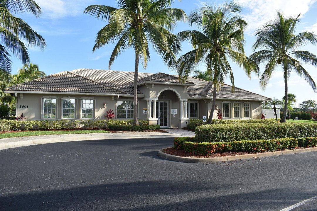 Activo con contrato: $649,000 (4 camas, 3 baños, 2612 Pies cuadrados)