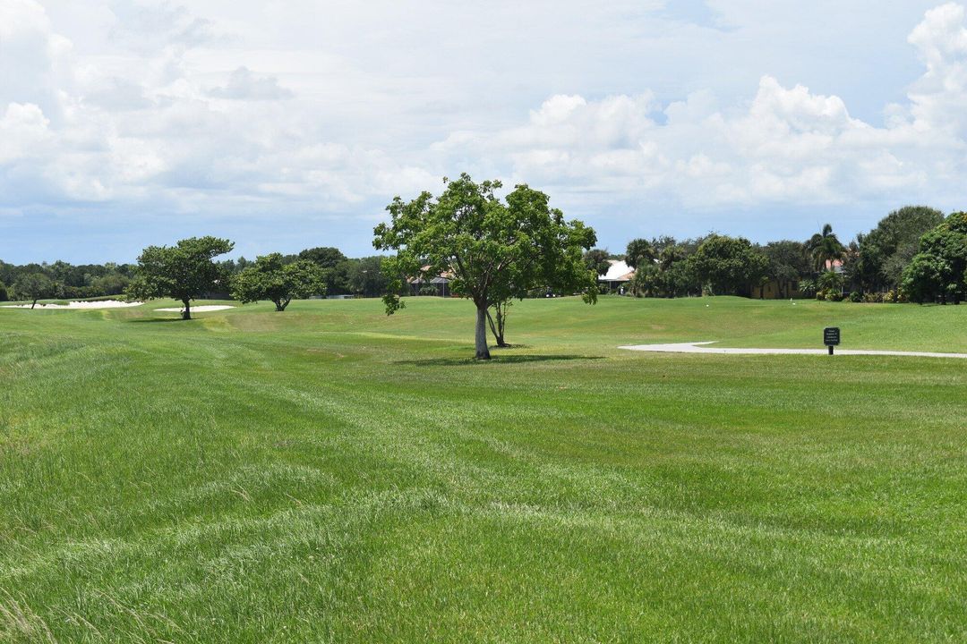 Activo con contrato: $649,000 (4 camas, 3 baños, 2612 Pies cuadrados)