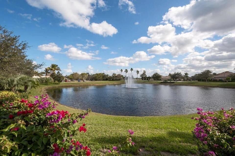 Activo con contrato: $649,000 (4 camas, 3 baños, 2612 Pies cuadrados)