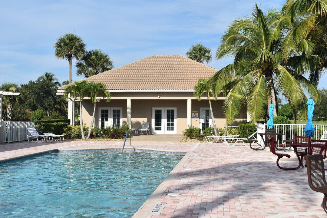 Activo con contrato: $649,000 (4 camas, 3 baños, 2612 Pies cuadrados)