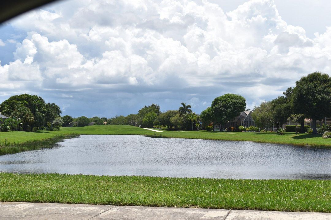 Activo con contrato: $649,000 (4 camas, 3 baños, 2612 Pies cuadrados)