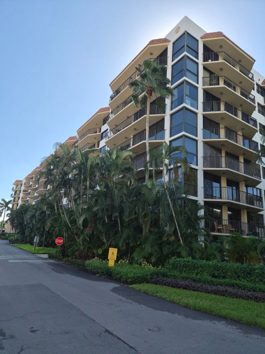 For Sale: $475,000 (2 beds, 2 baths, 1315 Square Feet)