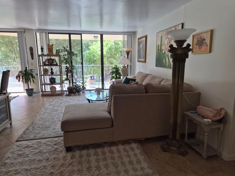 For Sale: $475,000 (2 beds, 2 baths, 1315 Square Feet)